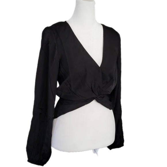 NWT MinkPink Harper Twist Blouse in black, Sz Small, cropped, long sleeve v-neck - Picture 4 of 12